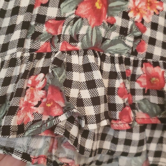 Forever 21 ruffled shorts - Picture 3 of 5